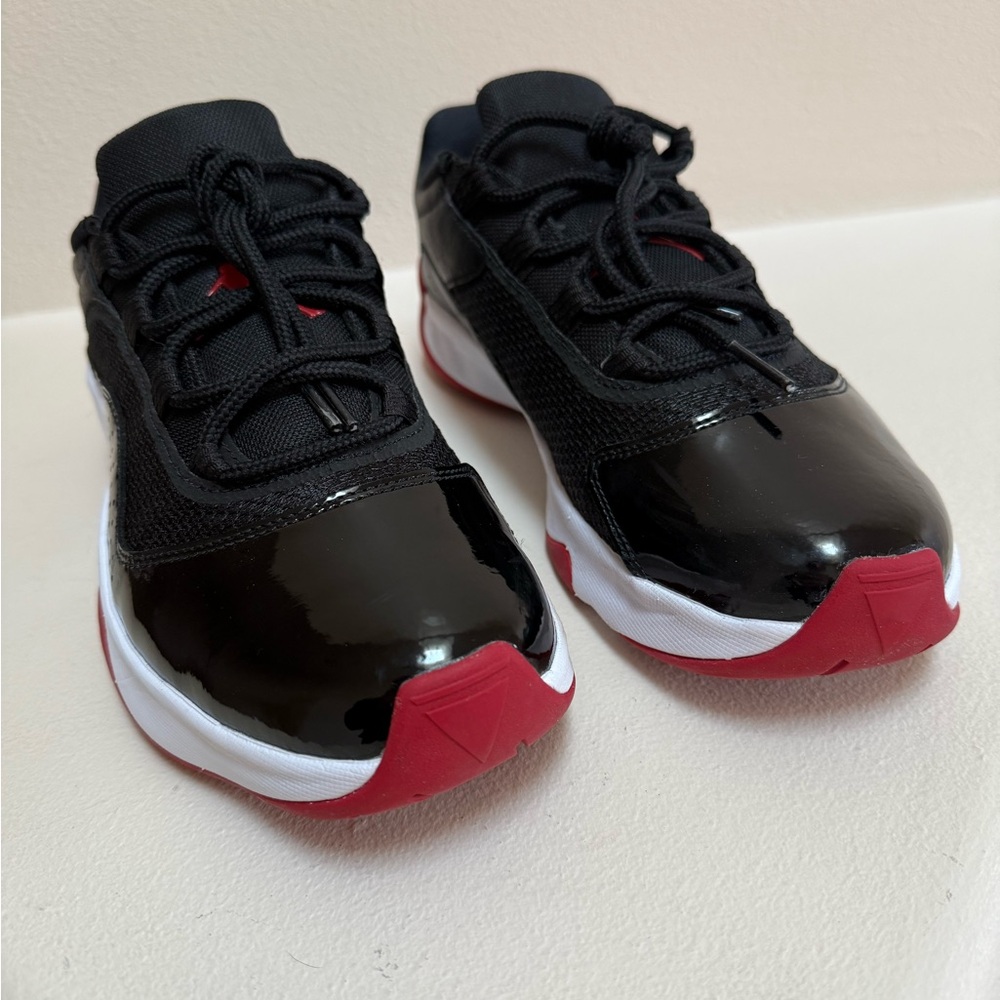 Men’s size 9-Nike Jordan 11 CMFT Low